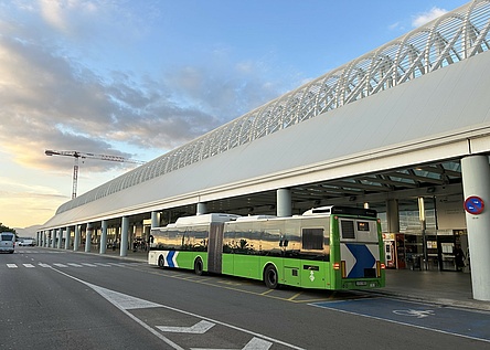 Flughafen_bus_abflug_terminal_16_9_intern
