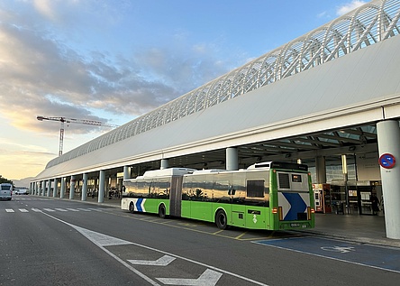 Flughafen_bus_abflug_terminal_16_9_intern