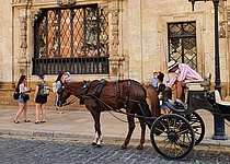 Touristen_Kutsche_vor_Rathaus_Ajuntament