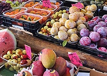 Obst_Gemuese_Verkauf_Auslage_Markthalle