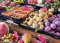 Obst_Gemuese_Verkauf_Auslage_Markthalle