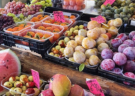 Obst_Gemuese_Verkauf_Auslage_Markthalle