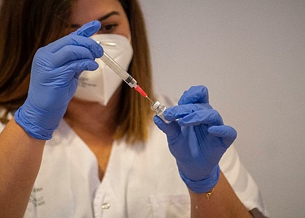 Arzt_Spritze_Impfung_consell