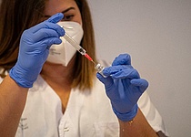 Arzt_Spritze_Impfung_consell