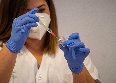 Arzt_Spritze_Impfung_consell