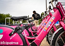 BiciPalmaPinkeFahrraederGeparkt_BiciPalma_Facebook