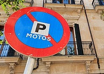 Parkverbotsschild_Motos_Parken