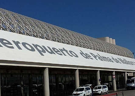 diskussionen_um_gedraenge_an_palmas_flughafen