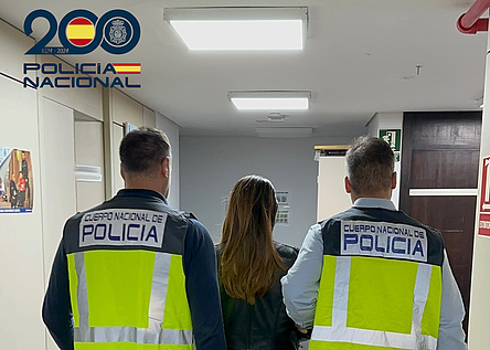 NationalpolizeiFrauFestnahme_PoliciaNacional