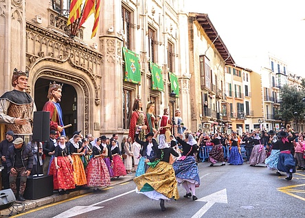 Rathaus_Fest_Palma_Tanz_Riesenfiguren_Gegants_consell_de_mallorca