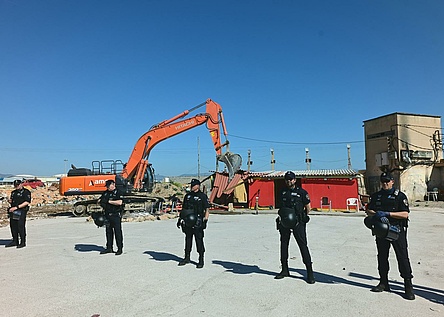 Son_Banya_Abriss_Policia_Local_X_1