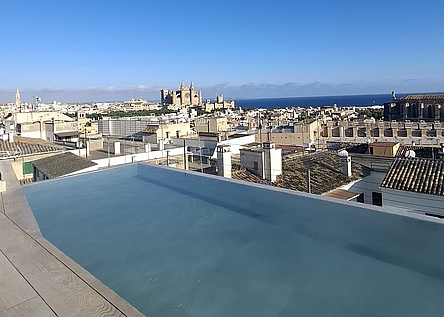 Pool_Nakar_Hotel_Rooftop_intern_Dominik