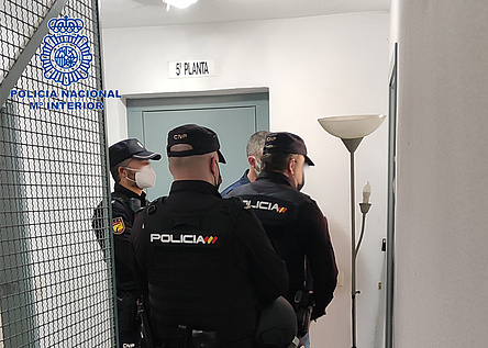 Hausbesetzer_Policia_Nacional