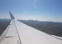 Flugzeug_Mallorca_Tragflaeche_NoNamed