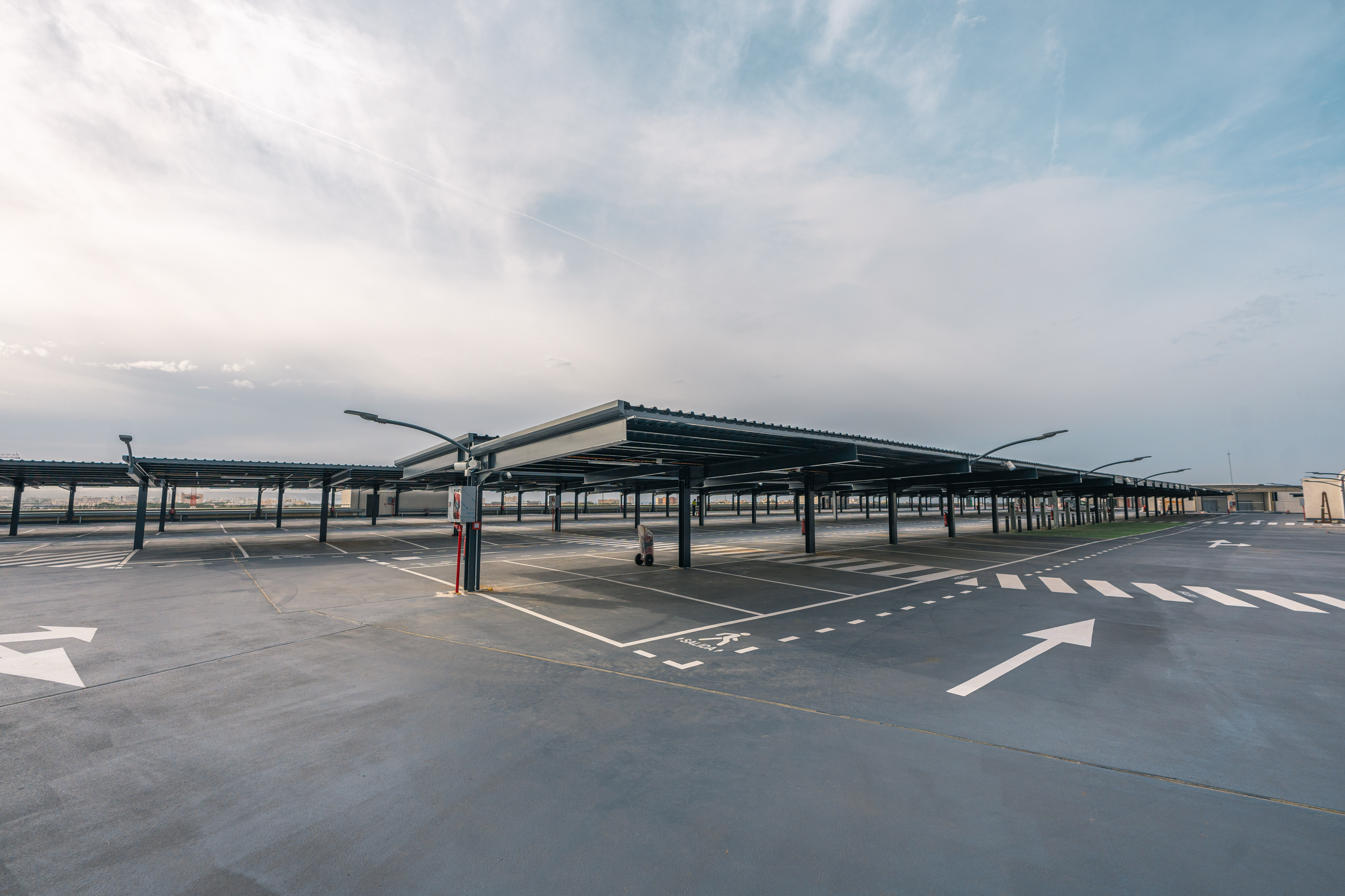 Flughafen_Parkdeck_Parkhaus_Aena