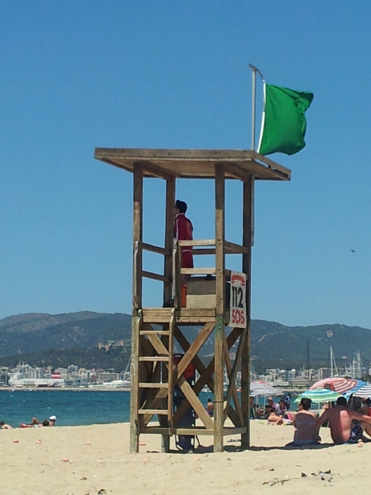 Stadtstrand__Bademeister__gruene_Flagge